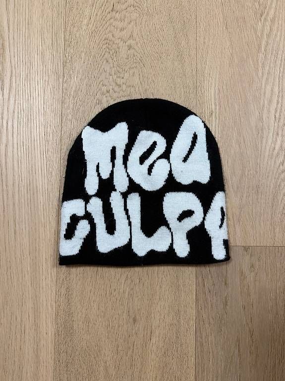 Chapeaux, bonnets & casquettes: Bonnets "mea culpa" et "Benette"  – D'occasion à Crans VD par SunDance20 1