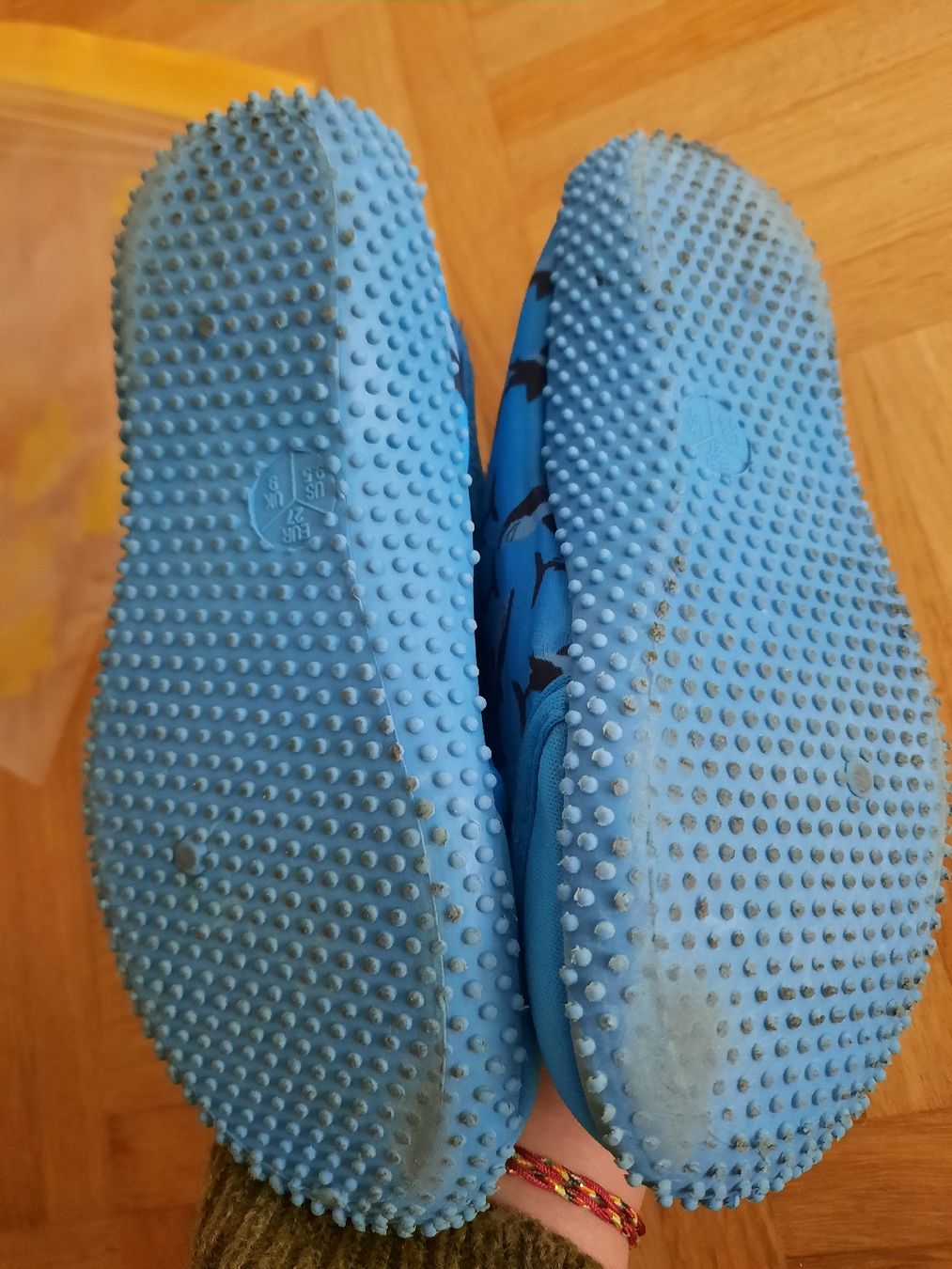 Scarpe per ragazzi: Kinder Badeschuhe, Grösse 27 – Usato da Ettingen venduto da Guggerin 1