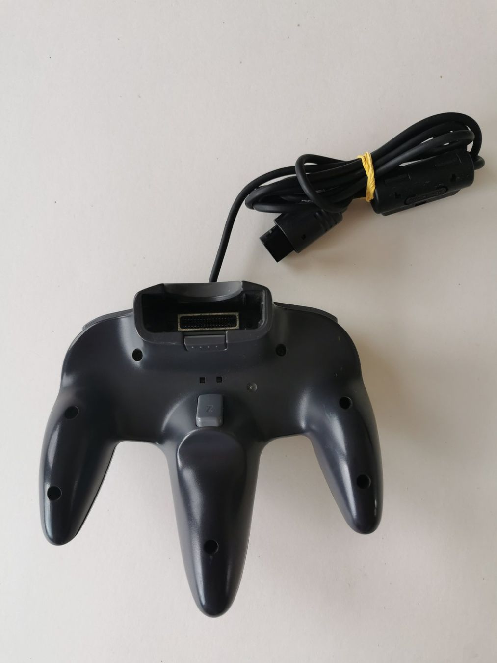 Nintendo Controller: N64 - Controller schwarz – Usato da Lenzburg venduto da eyworld 1