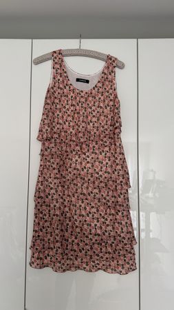 Sommerliches Kleid mit Volants, Grösse 36/38, Top Zustand