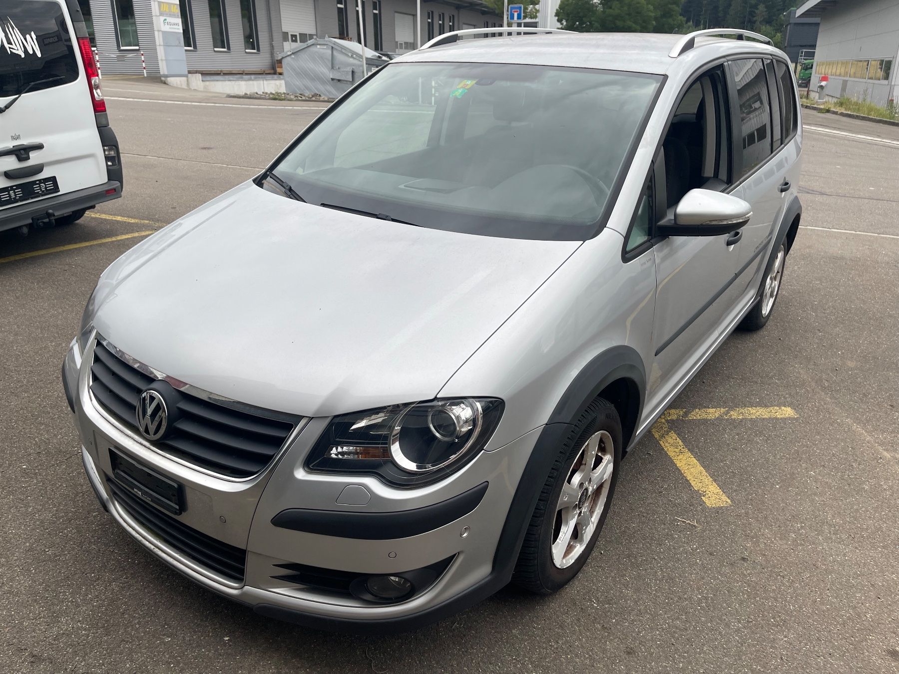 VW Autos: VW Cross Touran 1.4 TSI 7 Plätzer – Gebraucht aus Winterthur von CamperBau