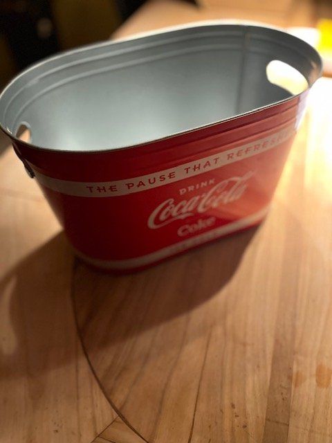 Coca-Cola Tutte le decorazioni: Coca Cola - grosse Blechwanne als Decor, Eiskühler, etc. – Nuovo e nell'imballaggio originale da Altbüron venduto da Februar26 1