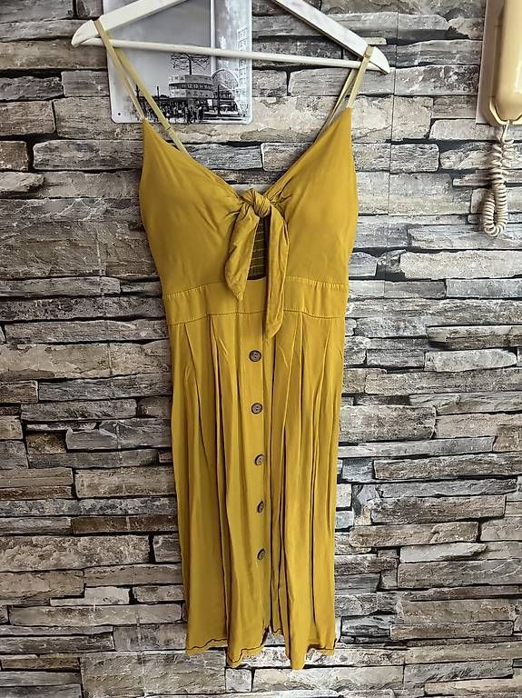 Kleider: Kleid senf farben Gr. 36 – Gebraucht aus Wettingen von Hasta80