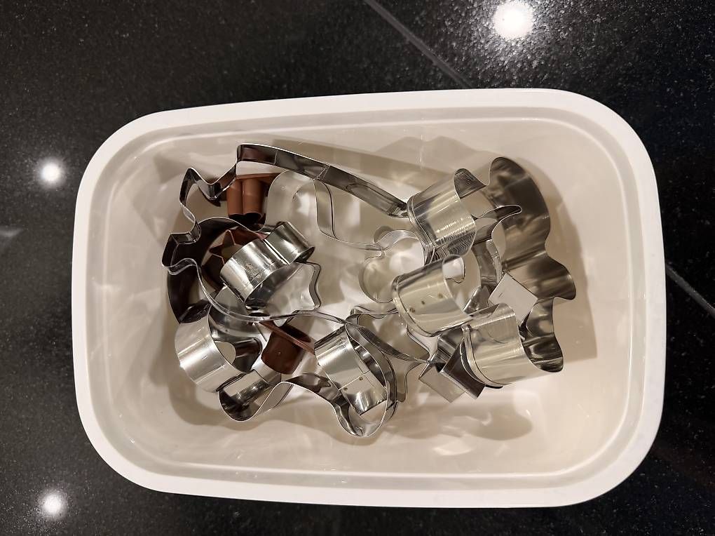 Teglie da forno: Grosses Backset mit viel Zubehör   – Usato da Adligenswil venduto da TST04 8