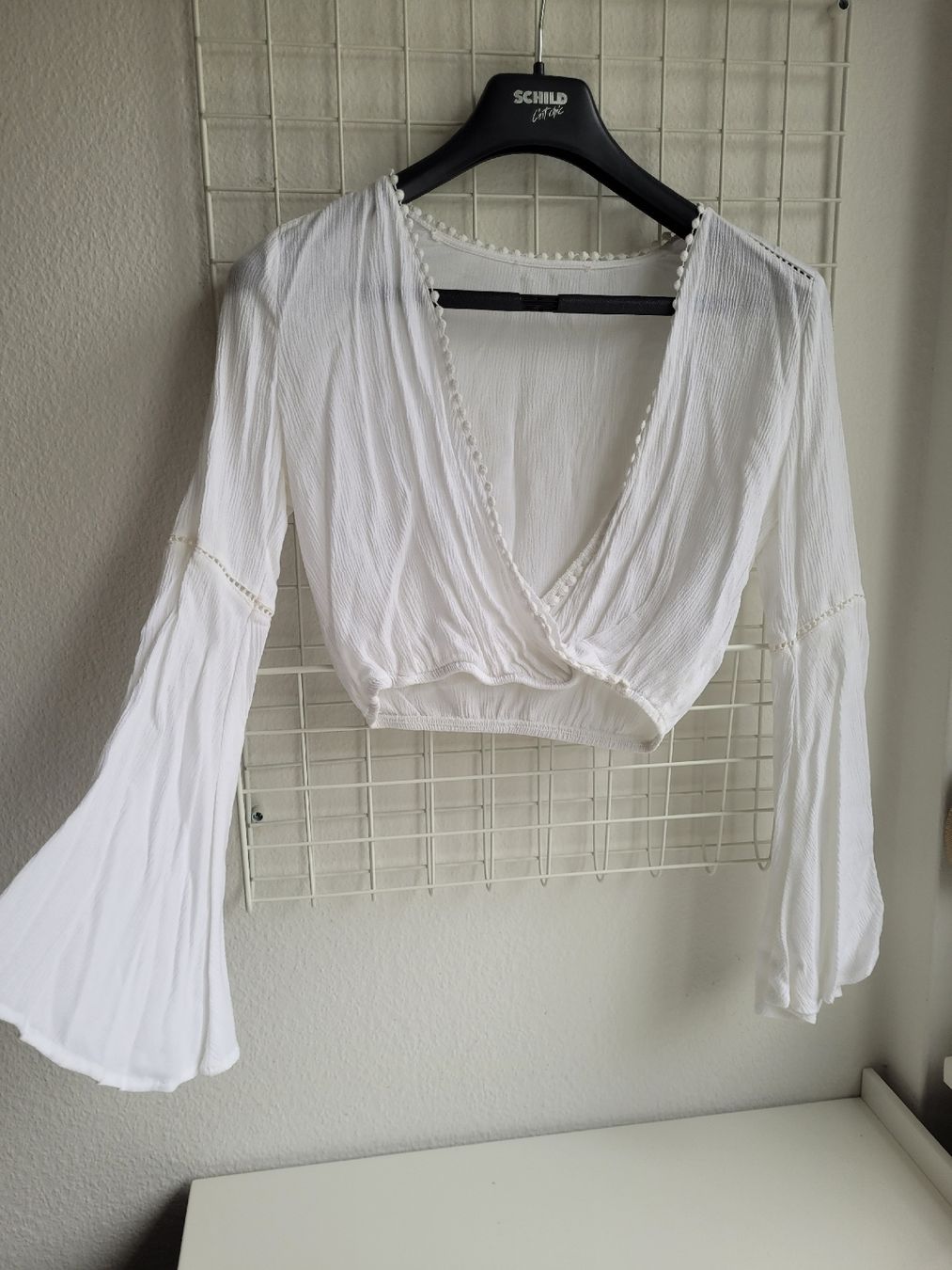 Tops: Weisses Top mit Trompetenärmel, Grösse S – Gebraucht aus Zürich von cas_h8ty 2
