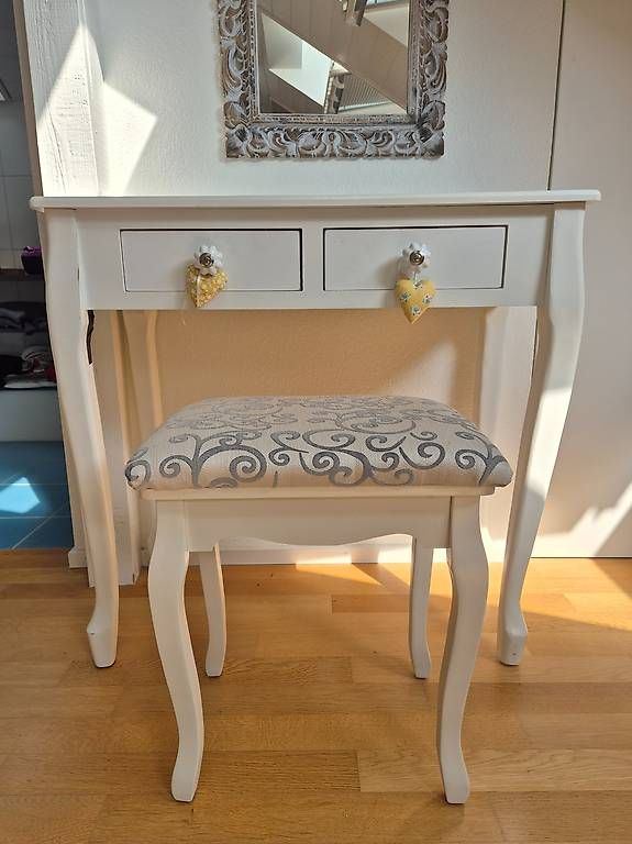 Schminktische: Weisser Schminktisch im Shabby Chic Stil inkl. Schminkhocker – Gebraucht aus Kriens von Moana89