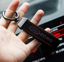 Edler Ford Schlüsselanhänger, Lederoptik, schwarz/rot