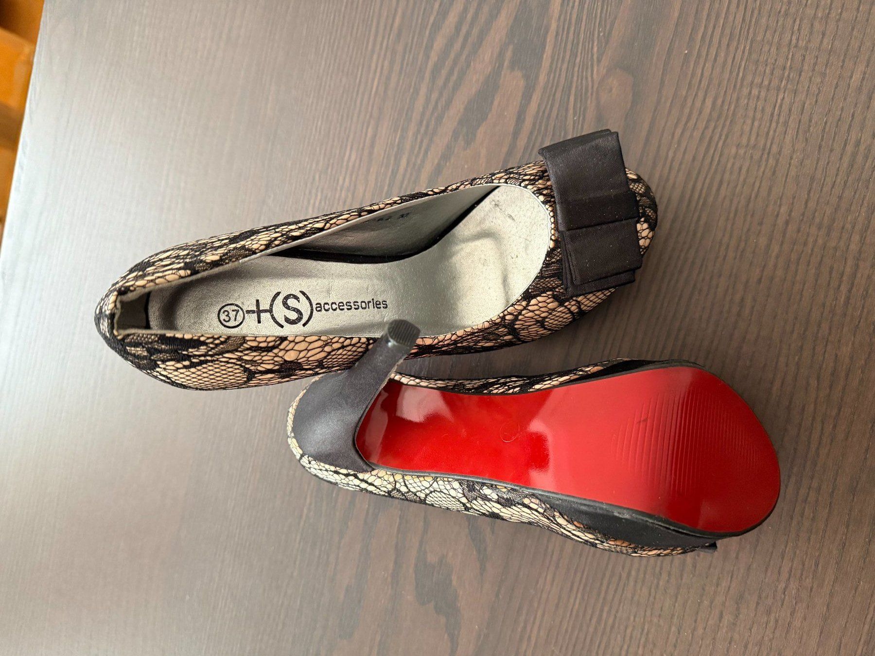 Scarpe da donna: 38. Escarpins hauts en dentelle – Nuovo (secondo la descrizione) da Le Locle venduto da tchanatakoua 1