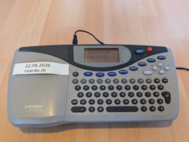 Dymo 9000 Beschriftungsgerät mit vielen Bändern