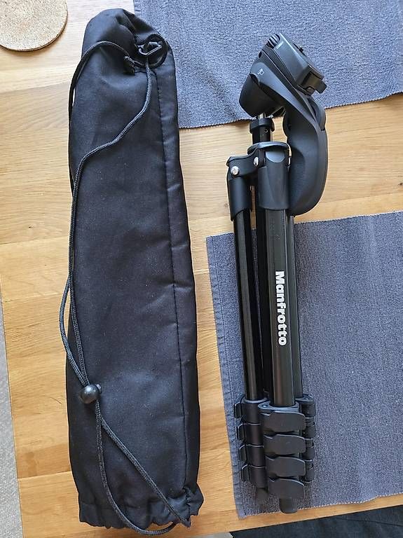 Treppiedi & Teste: tripod / trépied Manfrotto  – Usato da Nyon venduto da Tam_Tam