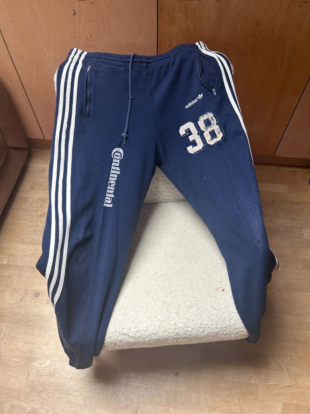 Adidas Hosen: Adidas Trainerhose und Oberteil – Gebraucht aus engelburg von Artcase 3