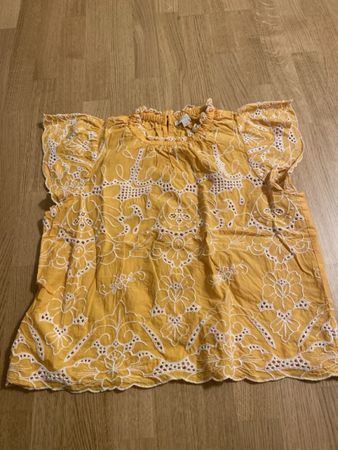 Sommerliches Top in Gelb mit Stickerei, Grösse M