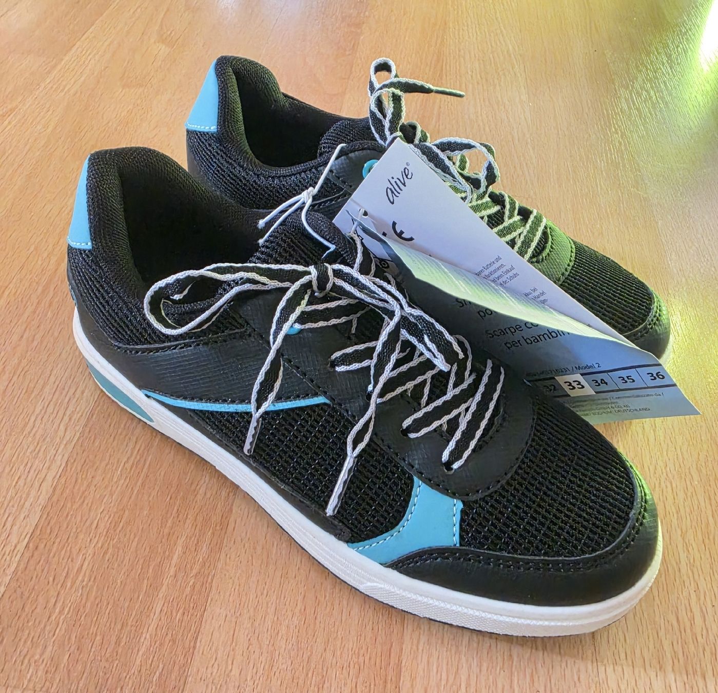 Chaussures hommes: Sneaker mit LED Gr.33 | NEU – Neuf avec emballage d'origine à Gerlafingen par SiM_sch