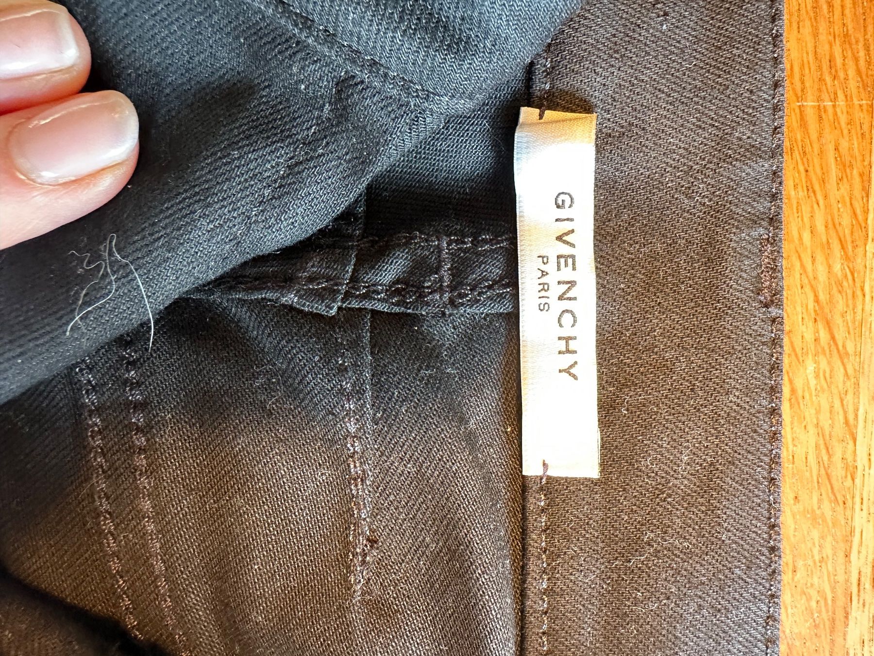 Givenchy Pantaloni: Shorts Givenchy neri taglia XS eleganti – Usato da Solduno venduto da ant_npd6 3