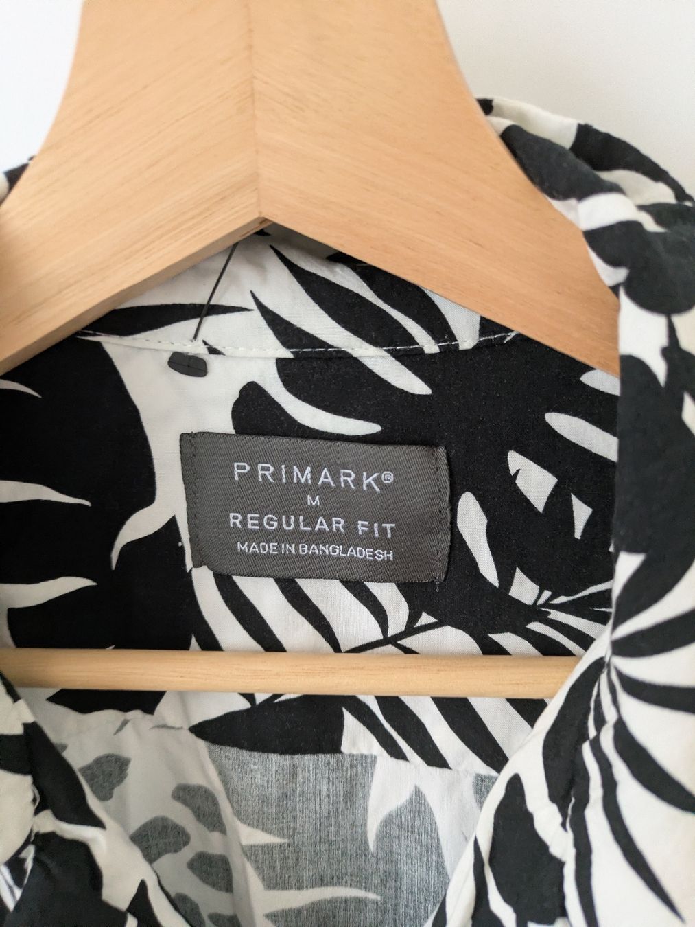 Camicie: Kurzes Hemd mit Palmenmuster, Gr S, – Usato da Rorschach venduto da joh_v2y2 2