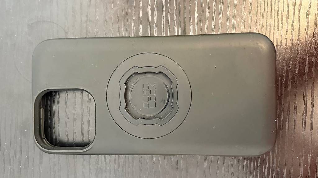 Cover & Protezioni schermo: Quad lock iPhone 16 pro max – Usato da Pully venduto da Florian1227 1