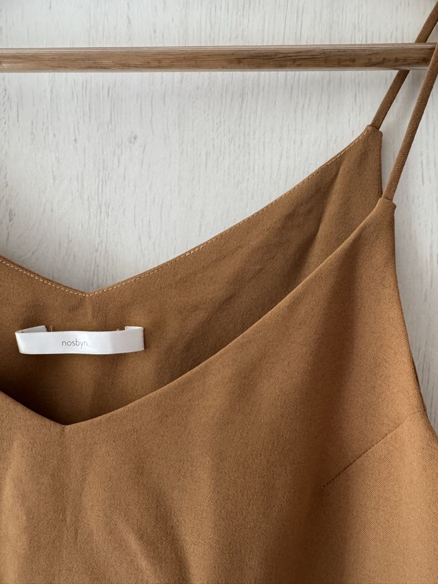 Tops: Nosbyn v-neck camisole top – Gebraucht aus Kilchberg ZH von ngt_hnw9 1