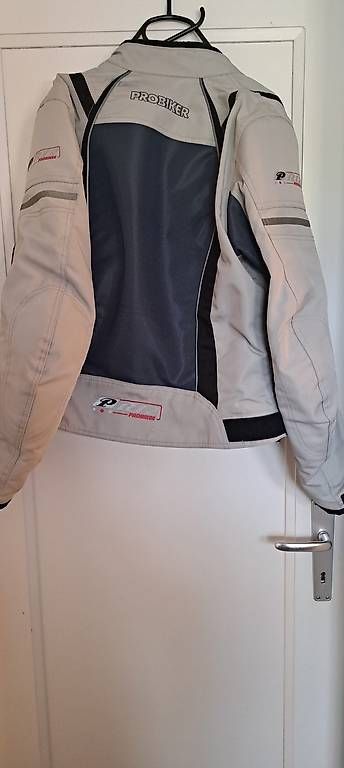 Lotti di vestiti: Motorradbekleidung Jacke mit Hose – Usato da Lenzburg venduto da Balubalu66 1