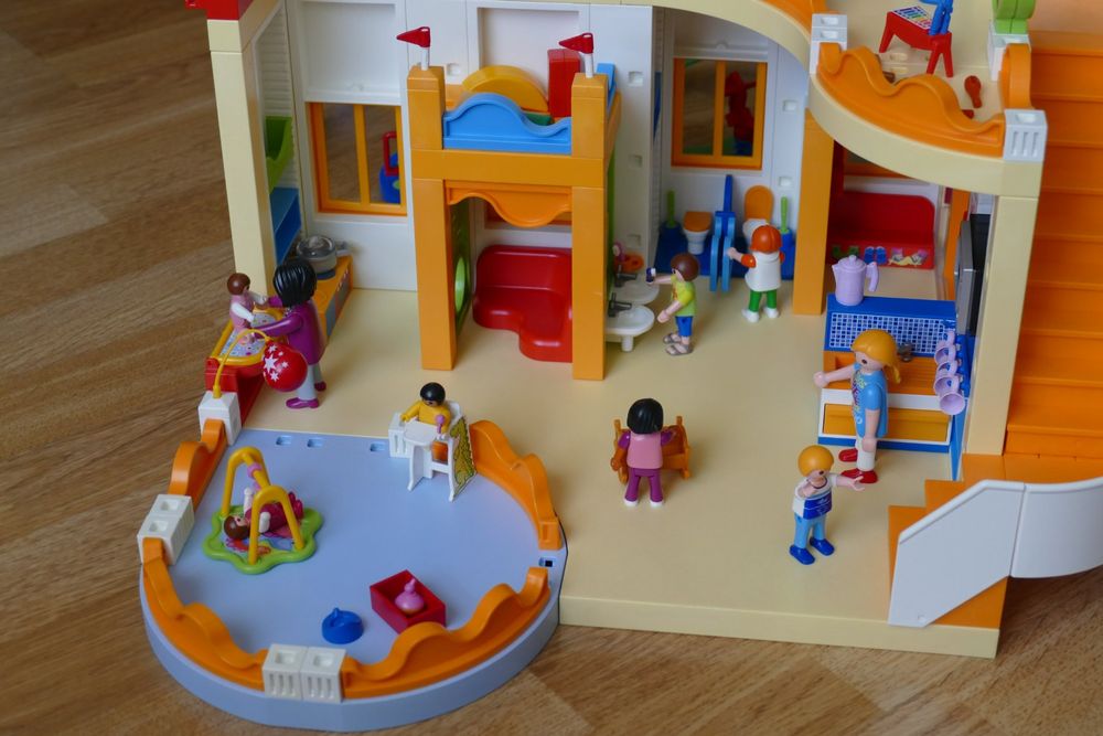 Lot PLAYMOBIL Garderie Et Crêche – Figurines Et Accessoires, Thème City
