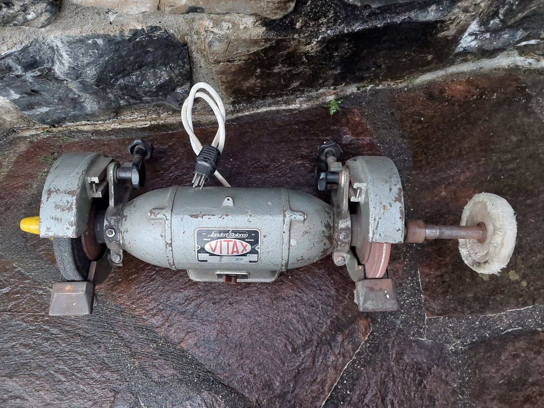 Vitax Schleifen & Polieren: Vitax V2 Doppelschleifmaschine, 380 Volt – Gebraucht aus Muri b. Bern von Spassholz 2