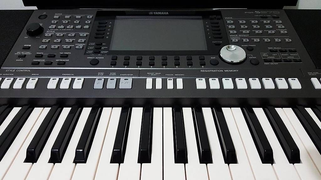 Instruments de musique: Vends Clavier Yamaha PSR S970 Professionnel – D'occasion à Onex par fre_t2ct 1