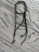Lederhalsband mit Engel-Anhänger