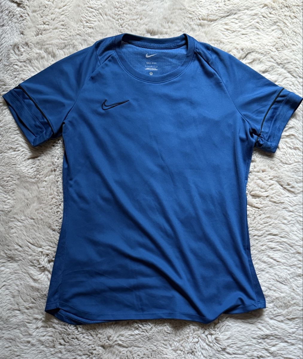 Nike Lotti di vestiti: Sportset Nike, Grösse M-L – Usato da Haldenstein venduto da ana_b8c7 1