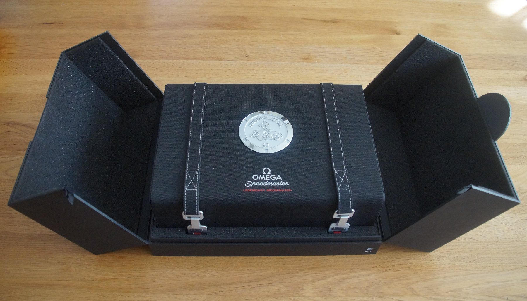Omega Orologi: Omega Speedmaster Professional JG 2018 mit Legendary-Box – Usato da Eiken venduto da Koh 2