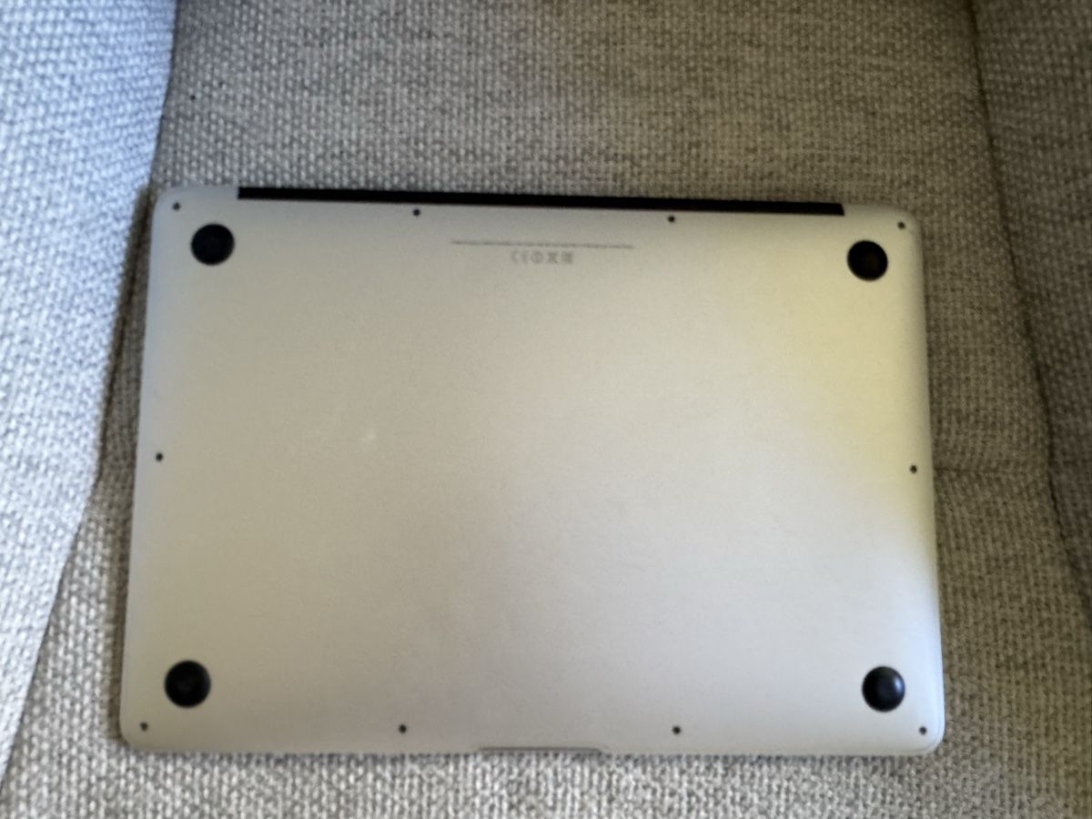 Apple Portables: MacBook Air 13 – Défectueux à Adliswil par Busys 3