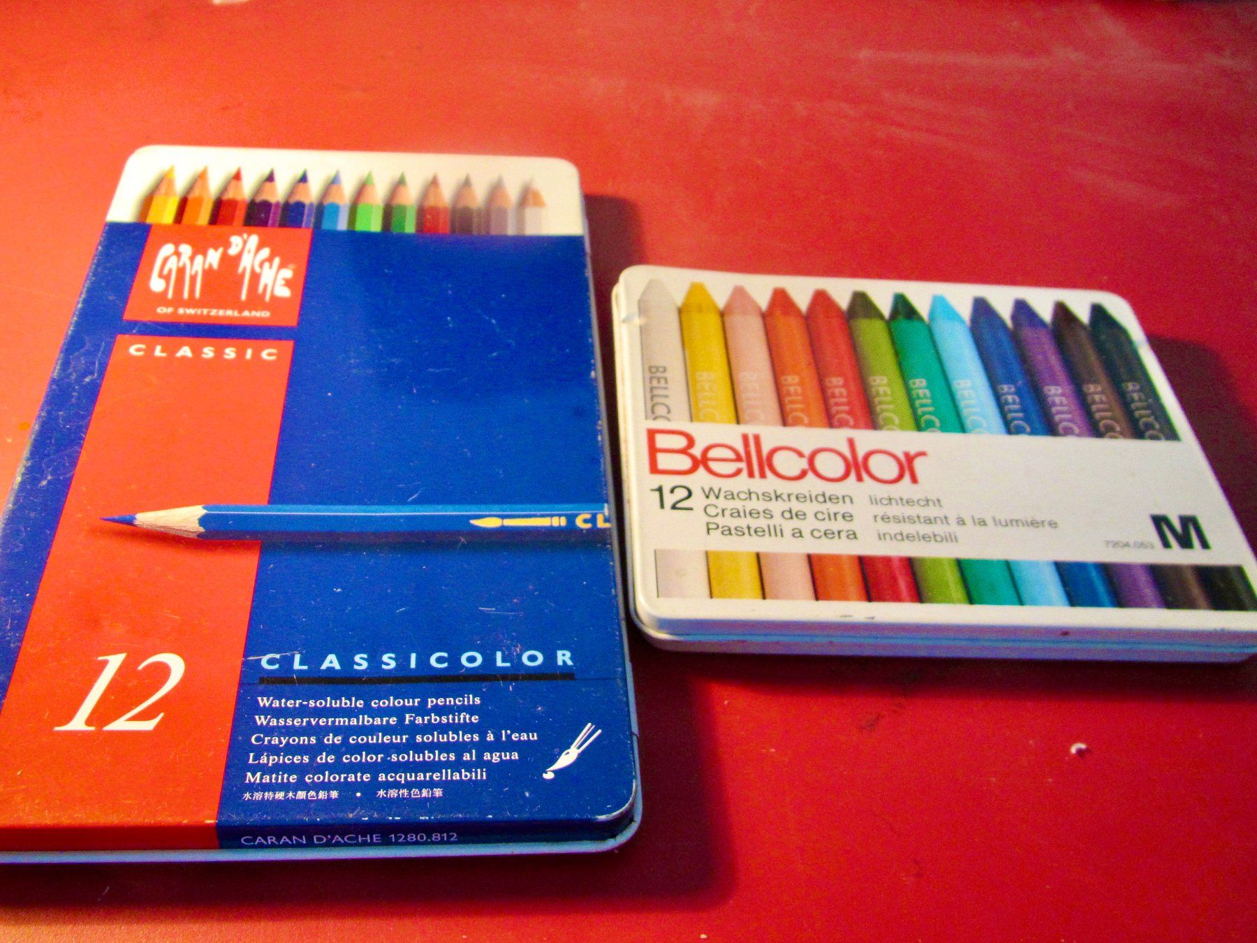 Caran D'Ache Matite, matite colorate & gessi: CRAYON CARAN  D 'ACHE  BELLCOLOR – Usato da Murten venduto da Selliot