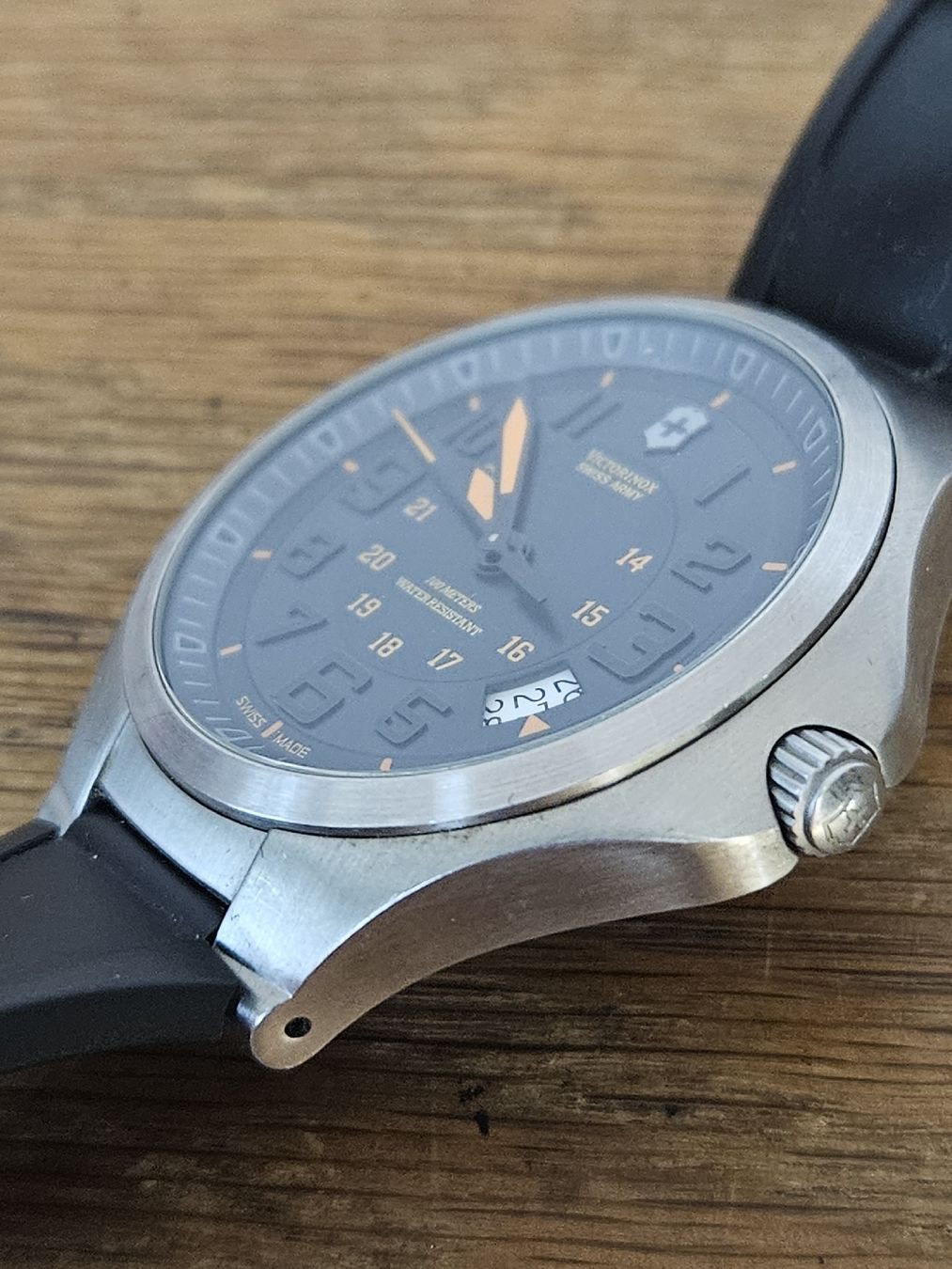 Victorinox Orologi: Victorinox Herrenuhr 40mm – Usato da Flamatt venduto da pie_f9zm 9