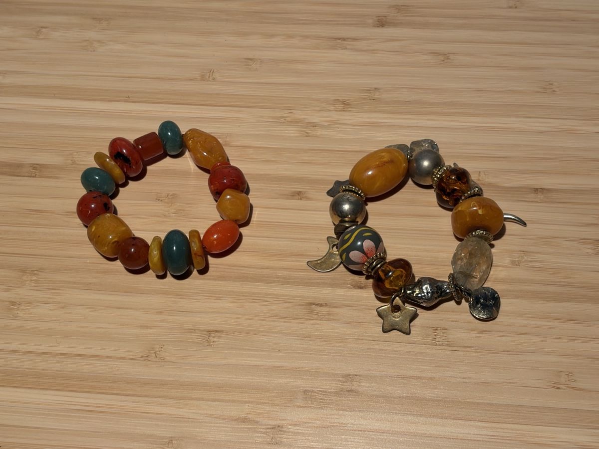 Armbänder & -reifen: Lot of 2 beaded bracelets, multicolor, decorative – Gebraucht aus Interlaken von giorgiotraverso