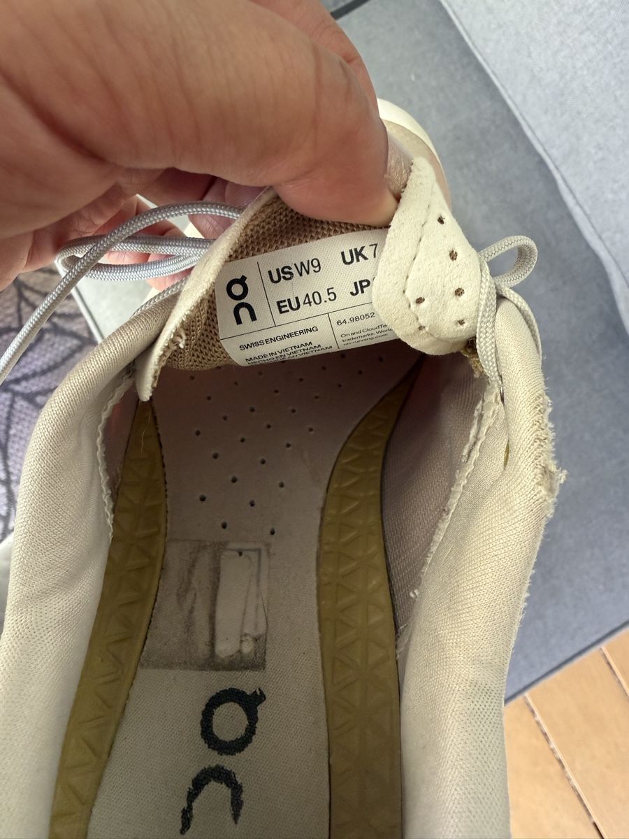 On Chaussures femmes: ON Turnschuh 40.5 – D'occasion à Fällanden par Caramel7 5