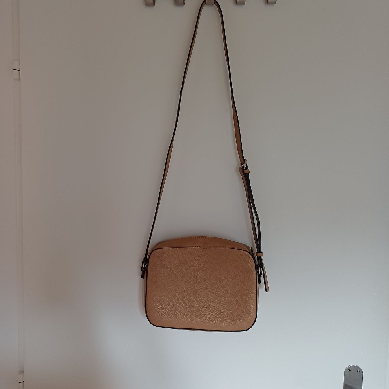 Guess Borse da donna: Stylish Guess crossbody bag – Usato da Thun venduto da arm_87kr 1