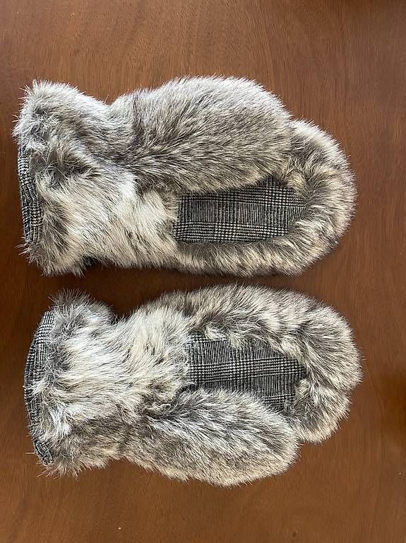 Guanti & manicotti: Fluffy Gloves Brekka Size S – Usato da Lachen SZ venduto da mar_pc6x 1