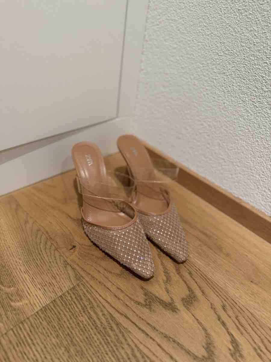 Zara Damenschuhe: Zara Pantoletten mit Strass beige 37 – Gebraucht aus Müllheim Dorf von Di.di90