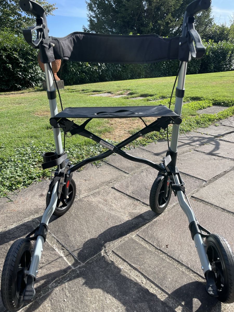 Ausili per la deambulazione: Gehhilfe Rollator gebrauchter Zustand – Usato da zürich venduto da Michelbourquin 2
