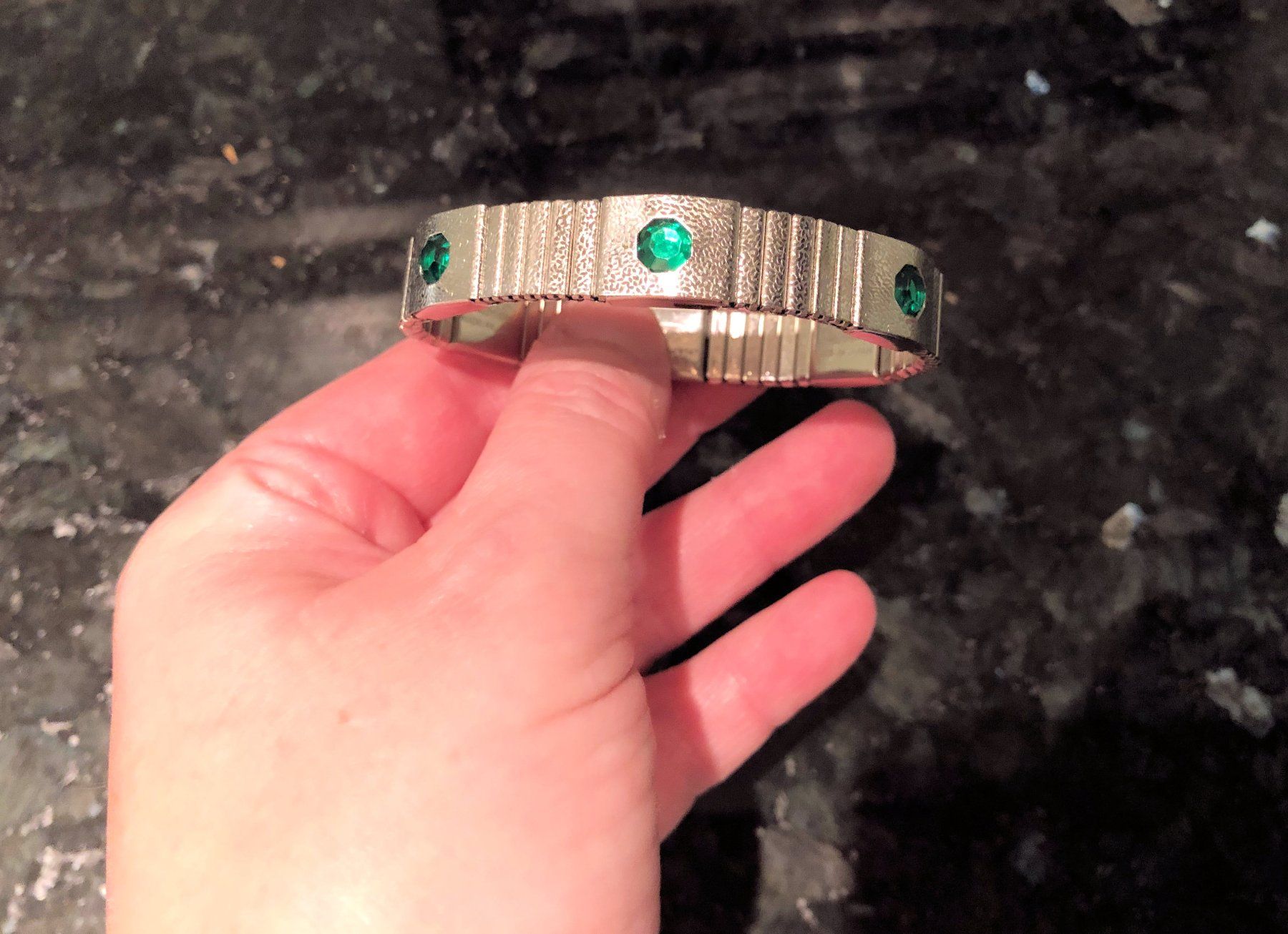 Bracelets: Magnetarmband mit grünen steinen – Neuf avec emballage d'origine à Rüti ZH par Jasna89 1