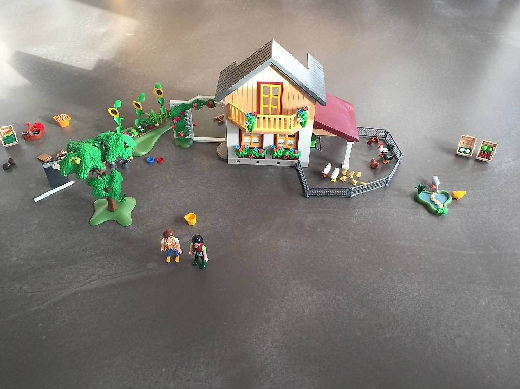 Spielzeuge: Ferme avec magasin Playmobil – Gebraucht aus Villars-sur-Glâne von Marylinem