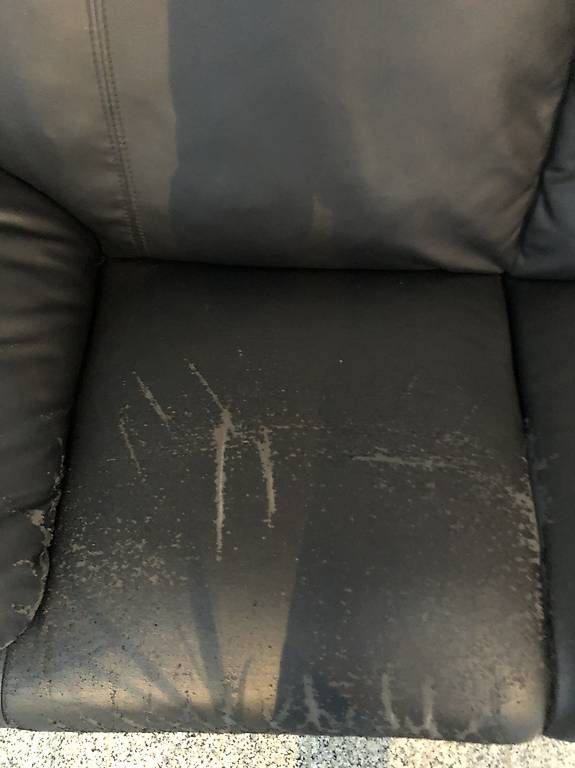 Sofas: Schwarzes Sofa - 2-Sitzer – Defekt aus Glattbrugg von amzh 3