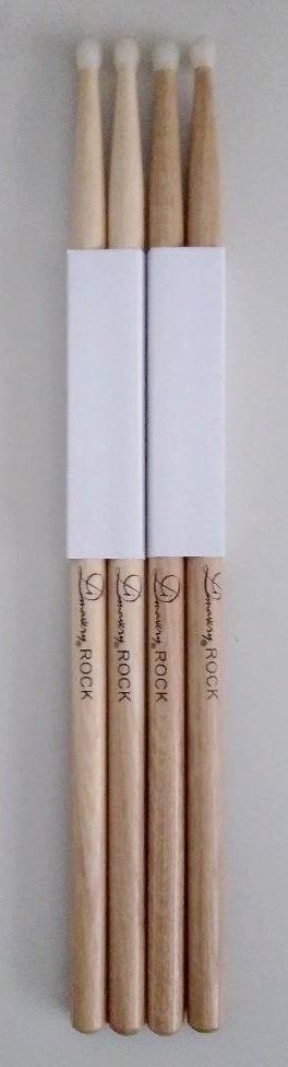 Strumenti musicali: 2 Paar Drumsticks Rock (Eiche) mit Nylontip – Nuovo (secondo la descrizione) da Basel venduto da Pickman