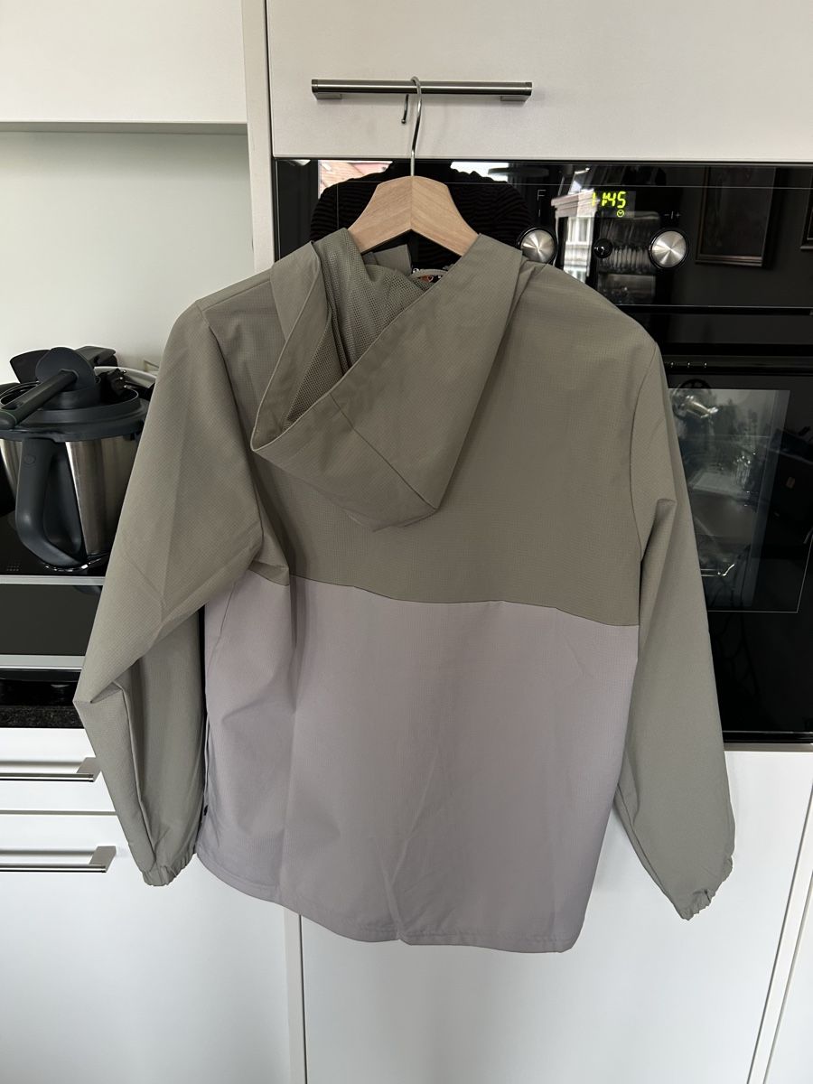 Ellesse Giacche & Cappotti: Ellesse Giameniti Junior Windrunner Grösse 158/164 – Nuovo (secondo la descrizione) da Basel venduto da kitu 3