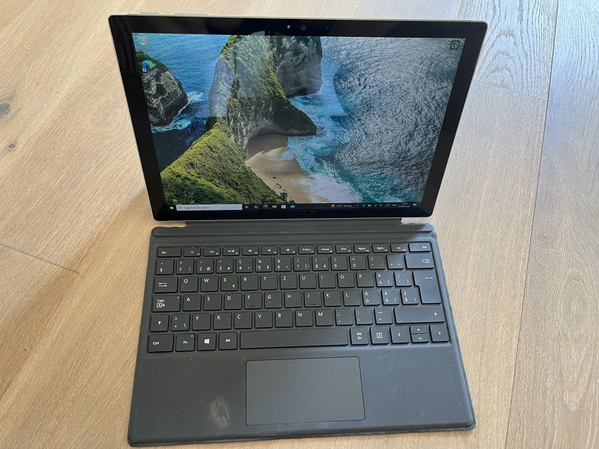 Microsoft Tablet PC: Microsoft Surface Pro 4 8GB RAM 256GB SSD Keyboard – Gebraucht aus Bottmingen von petertrybus
