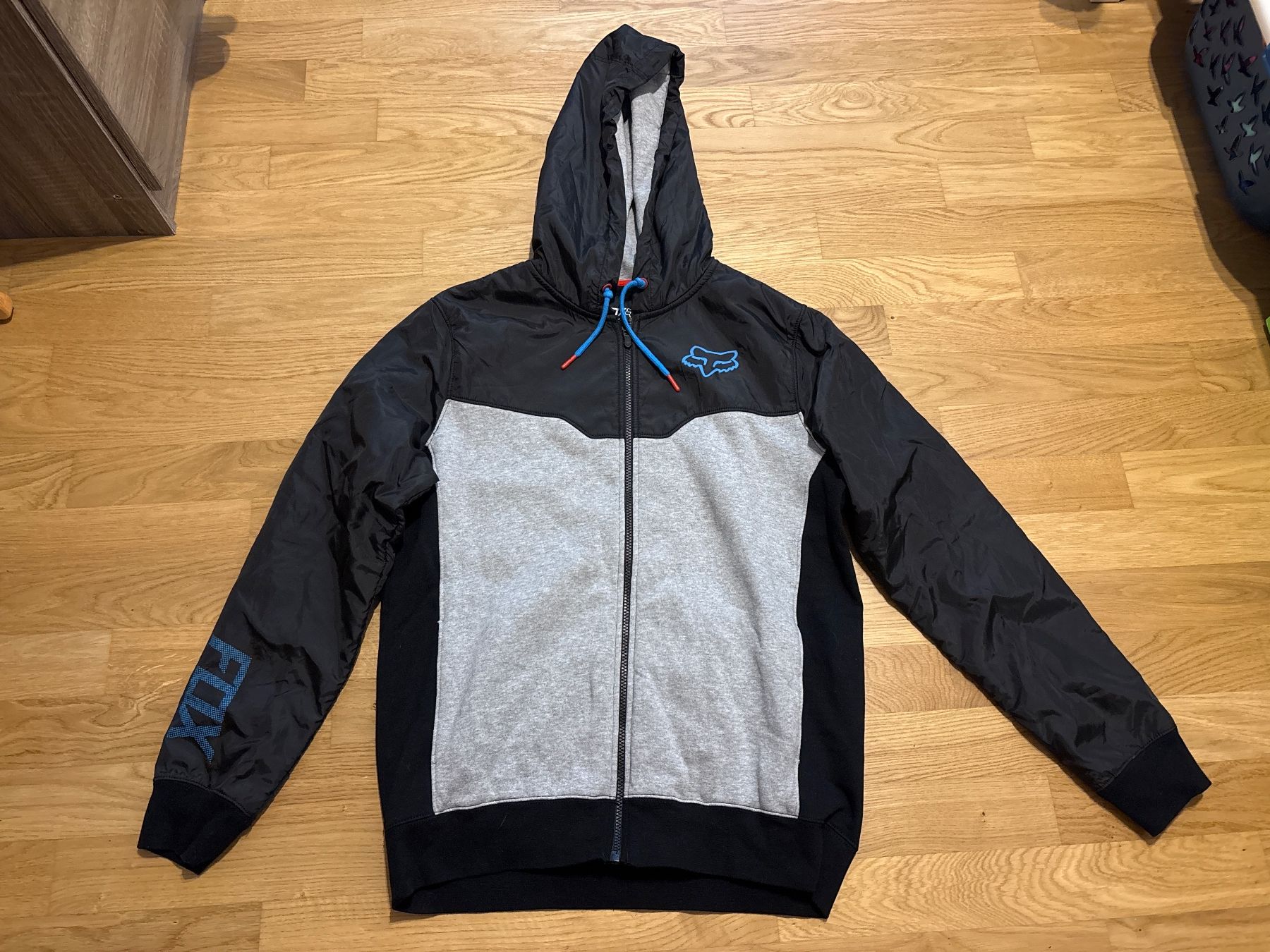 Fox Pulls & Sweat-shirts: Herren FOX Kaputzenpullover / Jacke M – D'occasion à Rünenberg par ZwergLi100