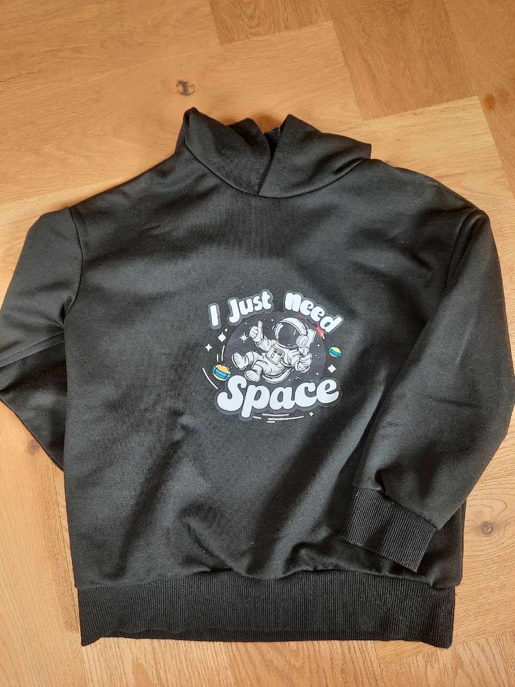 Maglioni & Felpe: Cooler Kapuzenpulli, Grösse ca. 128 – Usato da Melchnau venduto da adelboden01