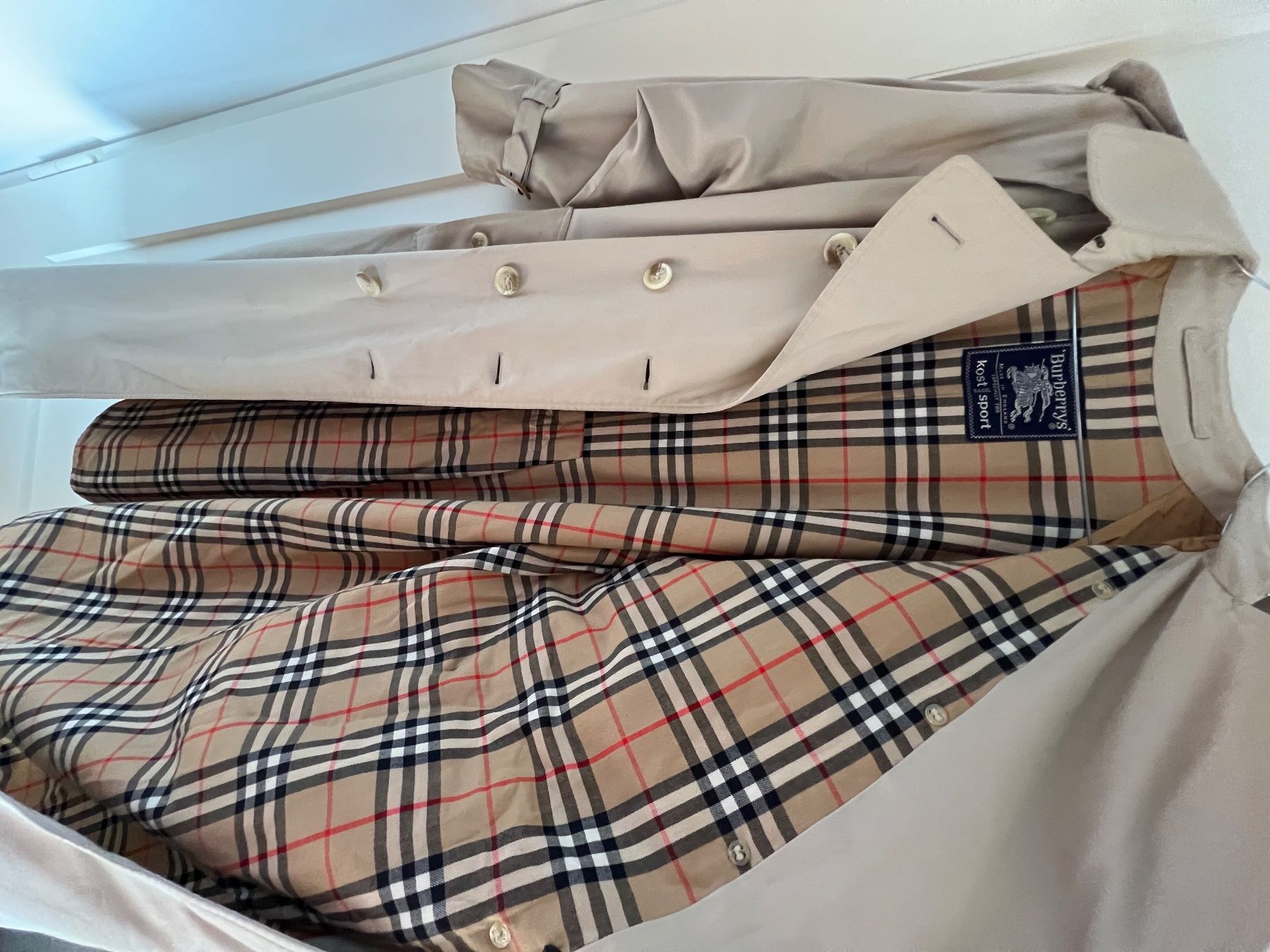 Burberry Manteaux: Burberry Trench Coat – D'occasion à Basel par Wasserstern9 3