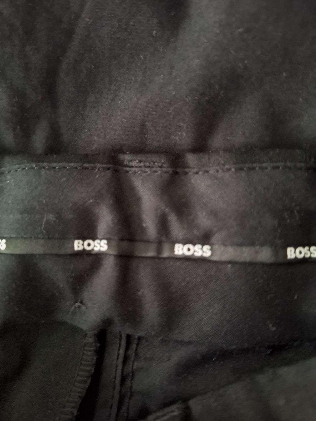 Hugo Boss Completi, tute sportive e funzionali: Boss Anzug – Usato da Mumpf venduto da SwissDi 1
