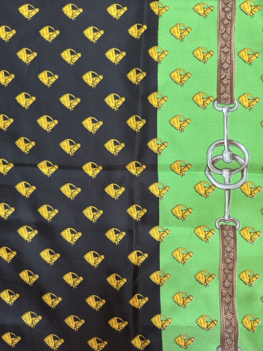 Polyester Foulard & Sciarpe: Foulard Vintage 75x77 cm Polyester  – Nuovo (secondo la descrizione) da Vuippens venduto da Anna_as 1