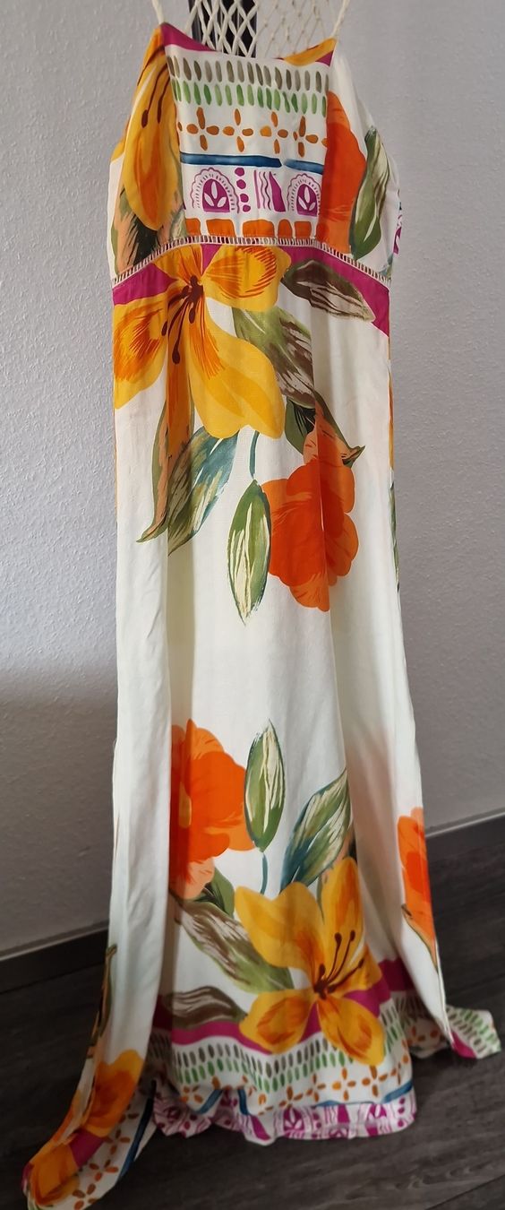 Kleider: Sommerkleid Blumenmuster Gr. M beige – Neu und originalverpackt aus Gwatt (Thun) von Letzte-Chance-III