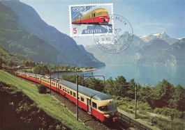 Flüelen (UR) – TEE-Zug am Vierwaldstättersee